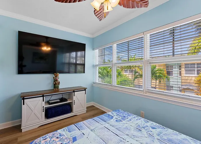 Apartment Tiki Blue Crab In Paradise